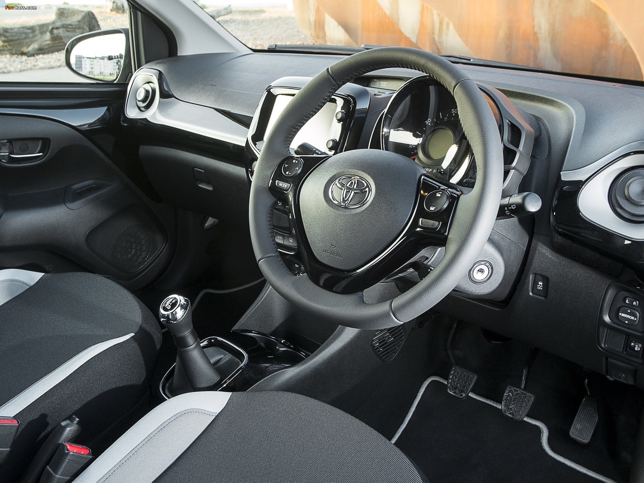 Toyota Aygo 5-door UK-spec 2014 wallpapers (2048 x 1536)