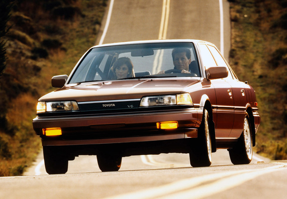 Images of Toyota Camry Sedan LE US-spec 1986–90
