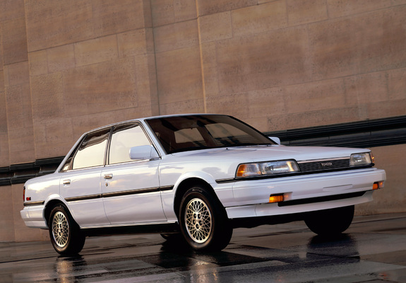 Images of Toyota Camry Sedan LE US-spec 1986–90