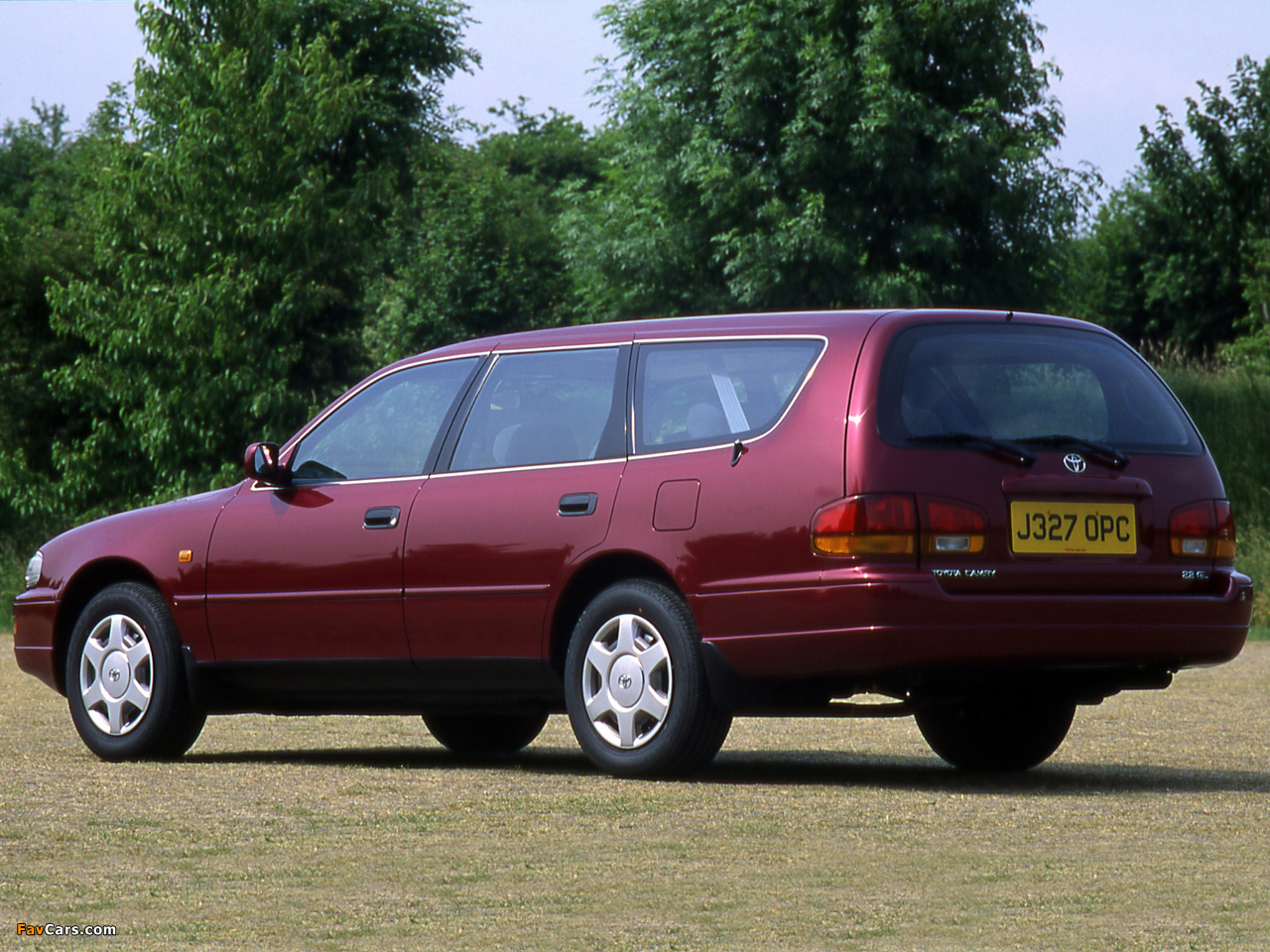 Images of Toyota Camry Wagon UK-spec (XV10) 1992–96 (1280 x 960)
