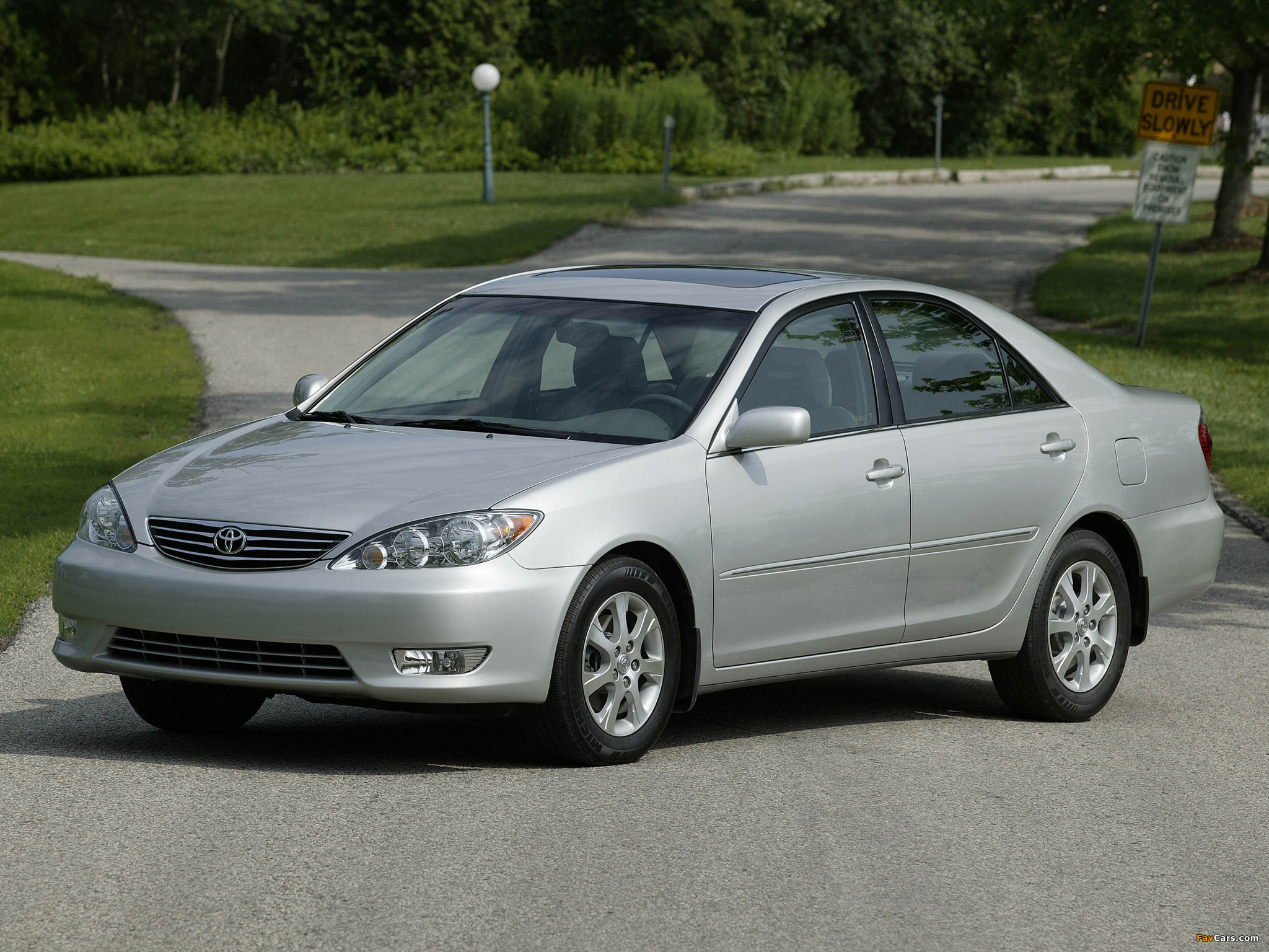 Images of Toyota Camry XLE US-spec (ACV30) 2004–06 (2048 x 1536)
