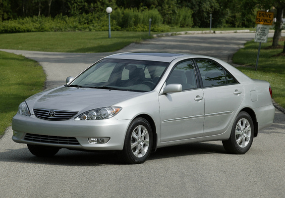 Images of Toyota Camry XLE US-spec (ACV30) 2004–06