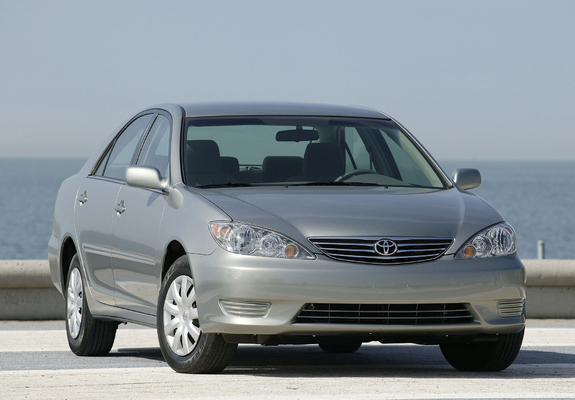 Images of Toyota Camry LE US-spec (ACV30) 2004–06