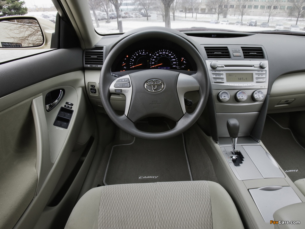 Images of Toyota Camry LE 2009–11 (1024 x 768)