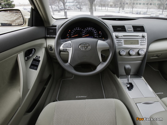 Images of Toyota Camry LE 2009–11 (640 x 480)