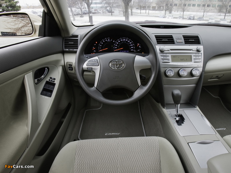 Images of Toyota Camry LE 2009–11 (800 x 600)