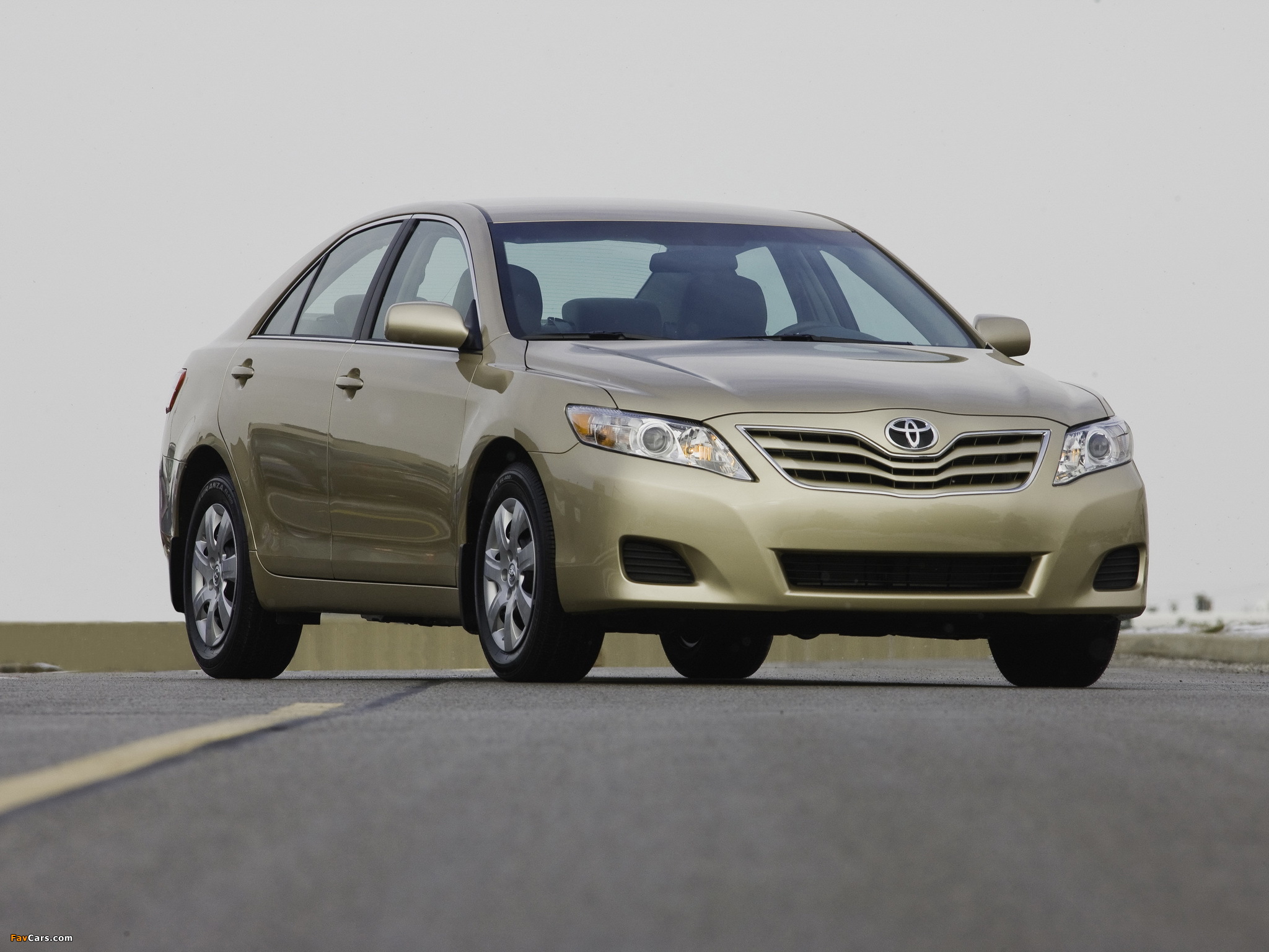 Images of Toyota Camry LE 2009–11 (2048 x 1536)