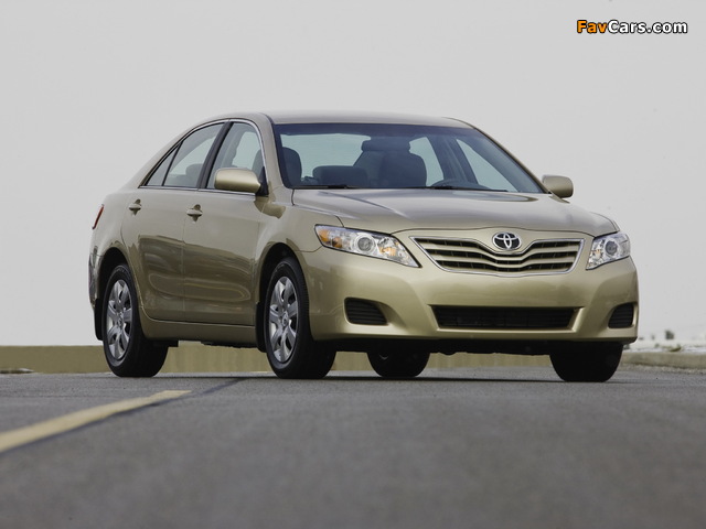 Images of Toyota Camry LE 2009–11 (640 x 480)