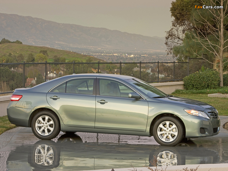 Images of Toyota Camry LE 2009–11 (800 x 600)