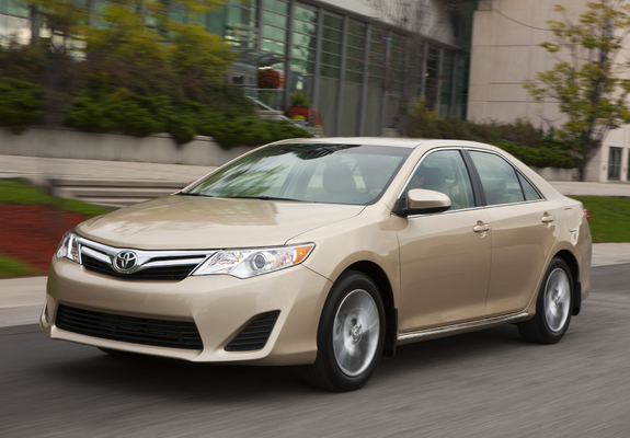 Images of Toyota Camry LE 2011