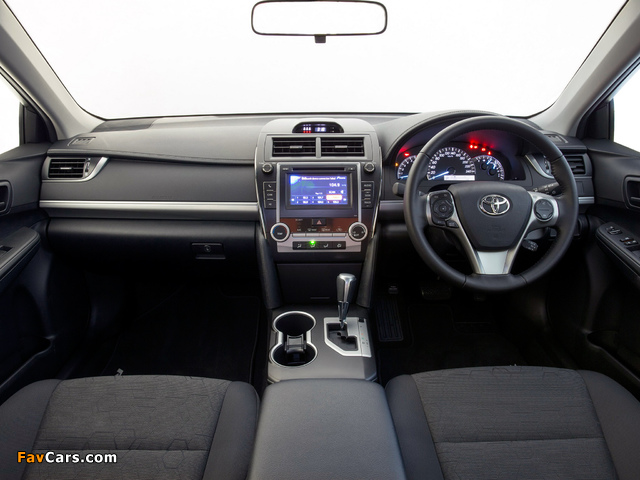Images of Toyota Camry RZ 2014 (640 x 480)