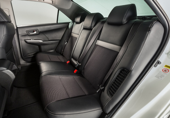 Images of Toyota Camry Hybrid SE 2014