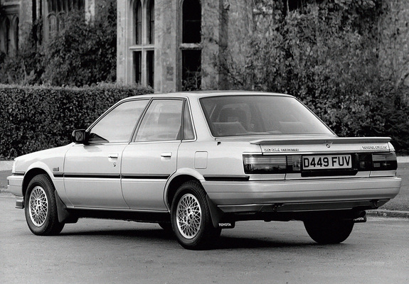 Photos of Toyota Camry Sedan UK-spec 1986–91