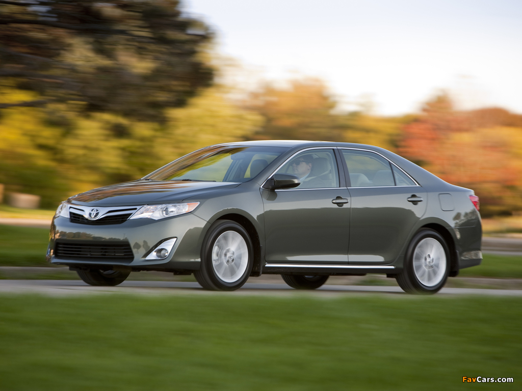 Photos of Toyota Camry XLE 2011 (1024 x 768)