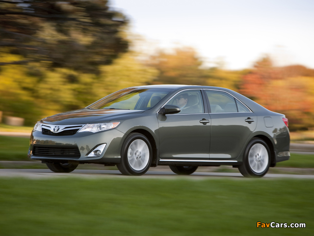 Photos of Toyota Camry XLE 2011 (640 x 480)