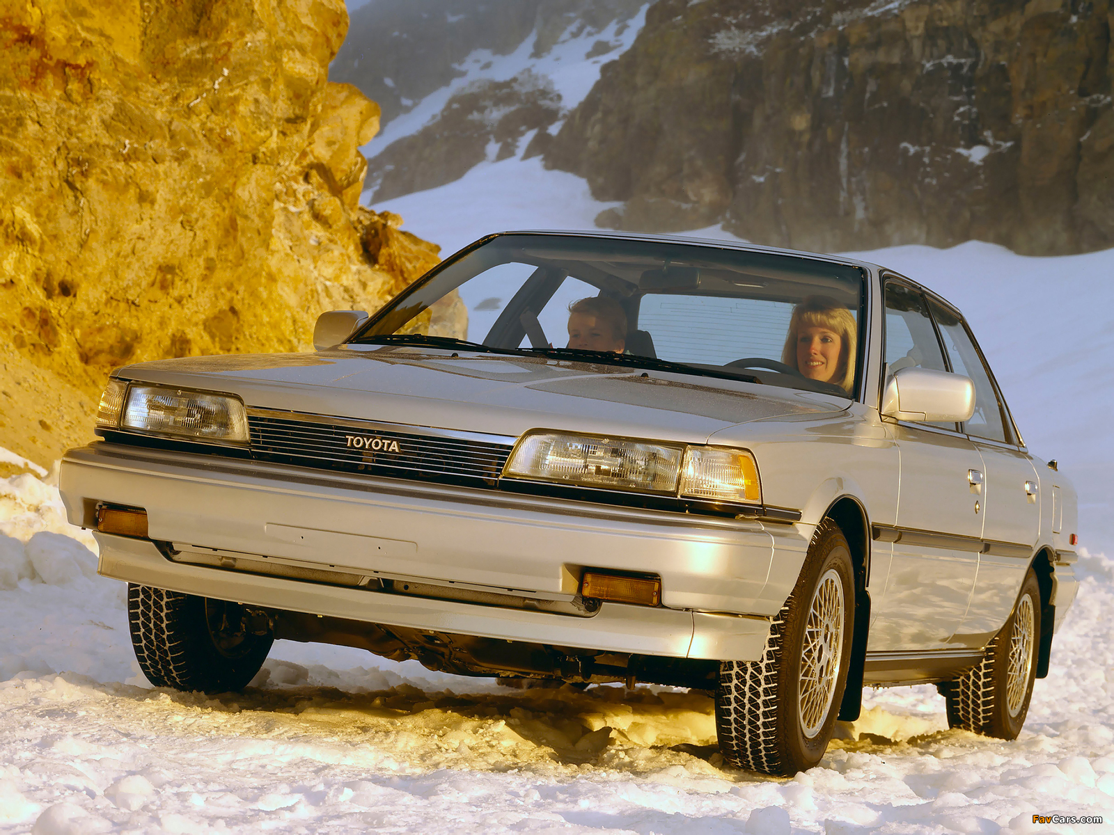 Pictures of Toyota Camry Sedan LE US-spec 1986–90 (1600 x 1200)