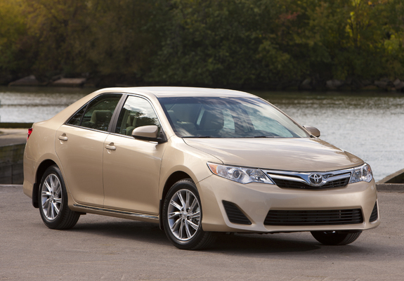 Pictures of Toyota Camry LE 2011