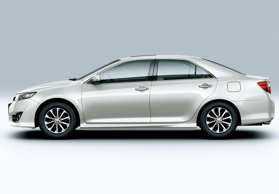Pictures of Toyota Camry GL UAE-spec 2011