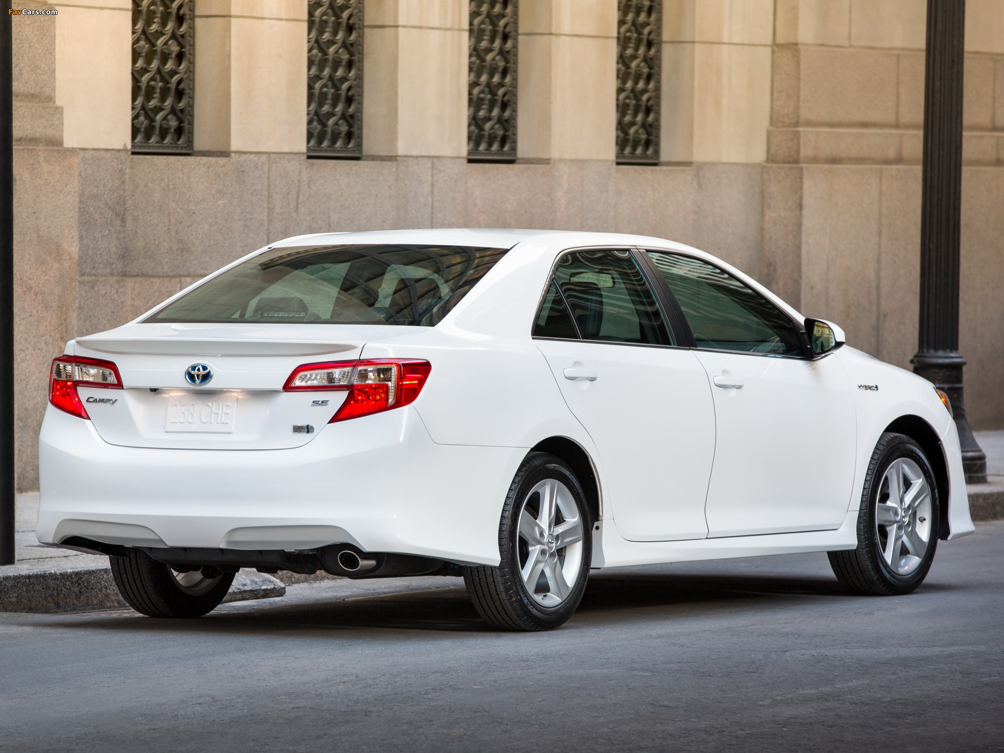 Pictures of Toyota Camry Hybrid SE 2014 (2048 x 1536)