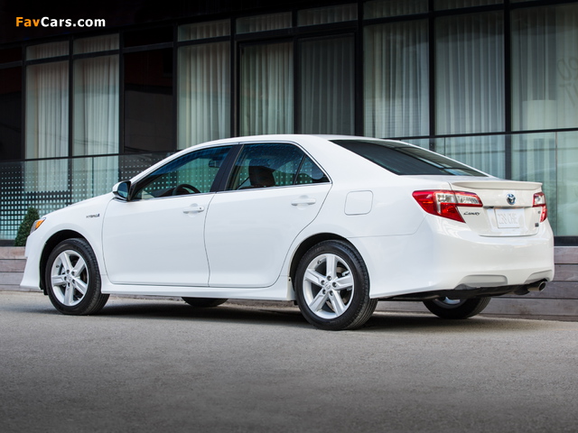 Pictures of Toyota Camry Hybrid SE 2014 (640 x 480)