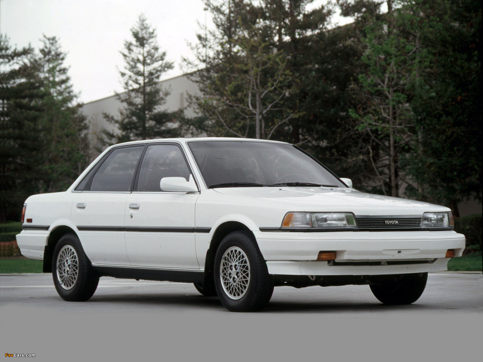 Toyota Camry Sedan LE US-spec 1986–90 wallpapers (1600 x 1200)