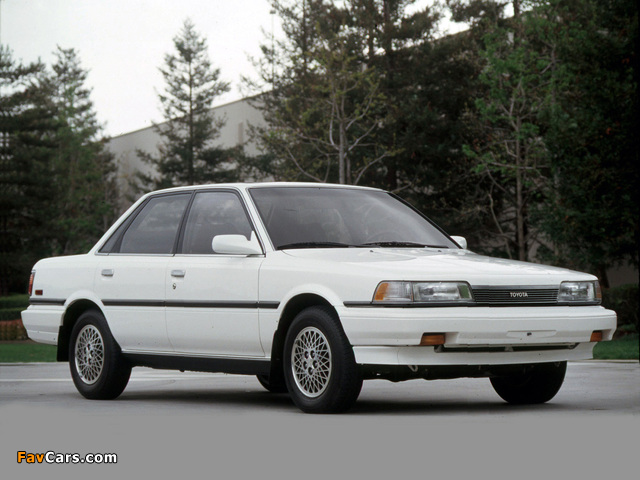 Toyota Camry Sedan LE US-spec 1986–90 wallpapers (640 x 480)