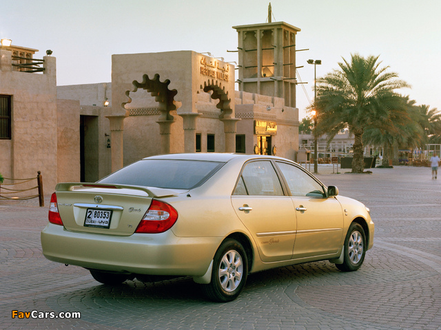 Toyota Camry UAE-spec (ACV30) 2002–04 pictures (640 x 480)
