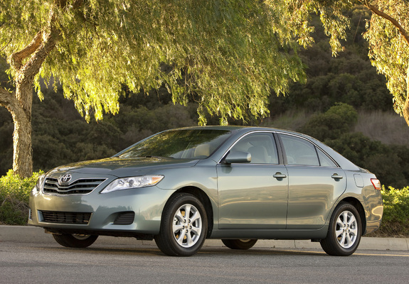 Toyota Camry LE 2009–11 images