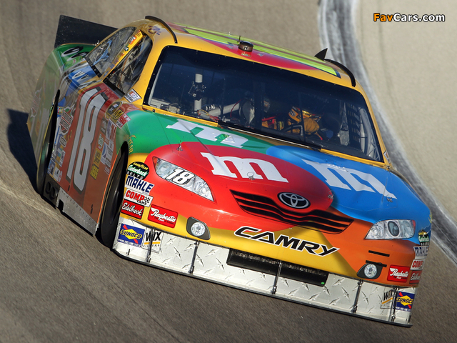 Toyota Camry NASCAR Sprint Cup Series Race Car 2010–11 wallpapers (640 x 480)