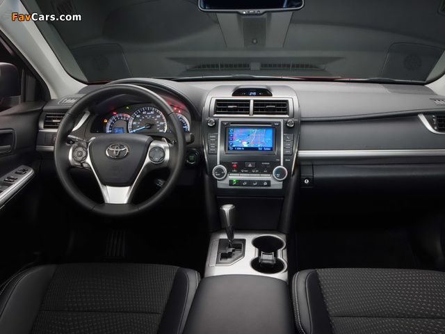 Toyota Camry SE 2011 images (640 x 480)