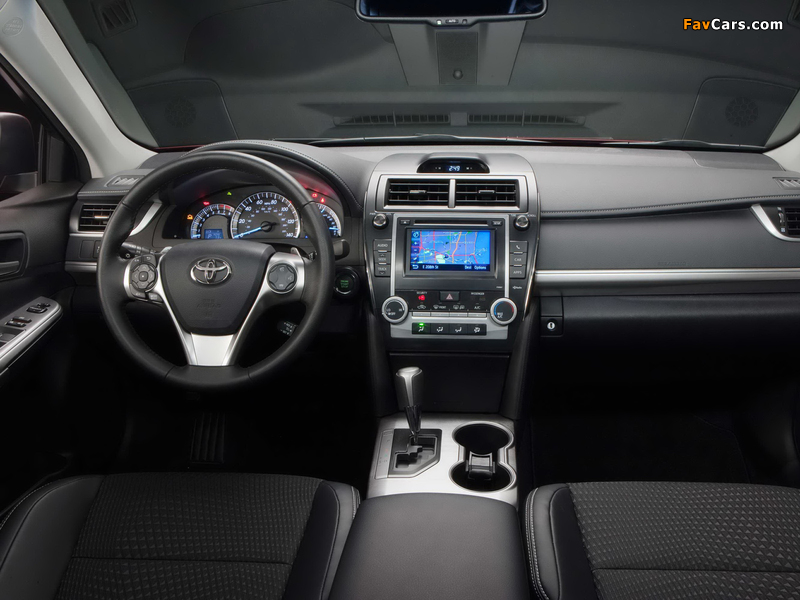 Toyota Camry SE 2011 images (800 x 600)