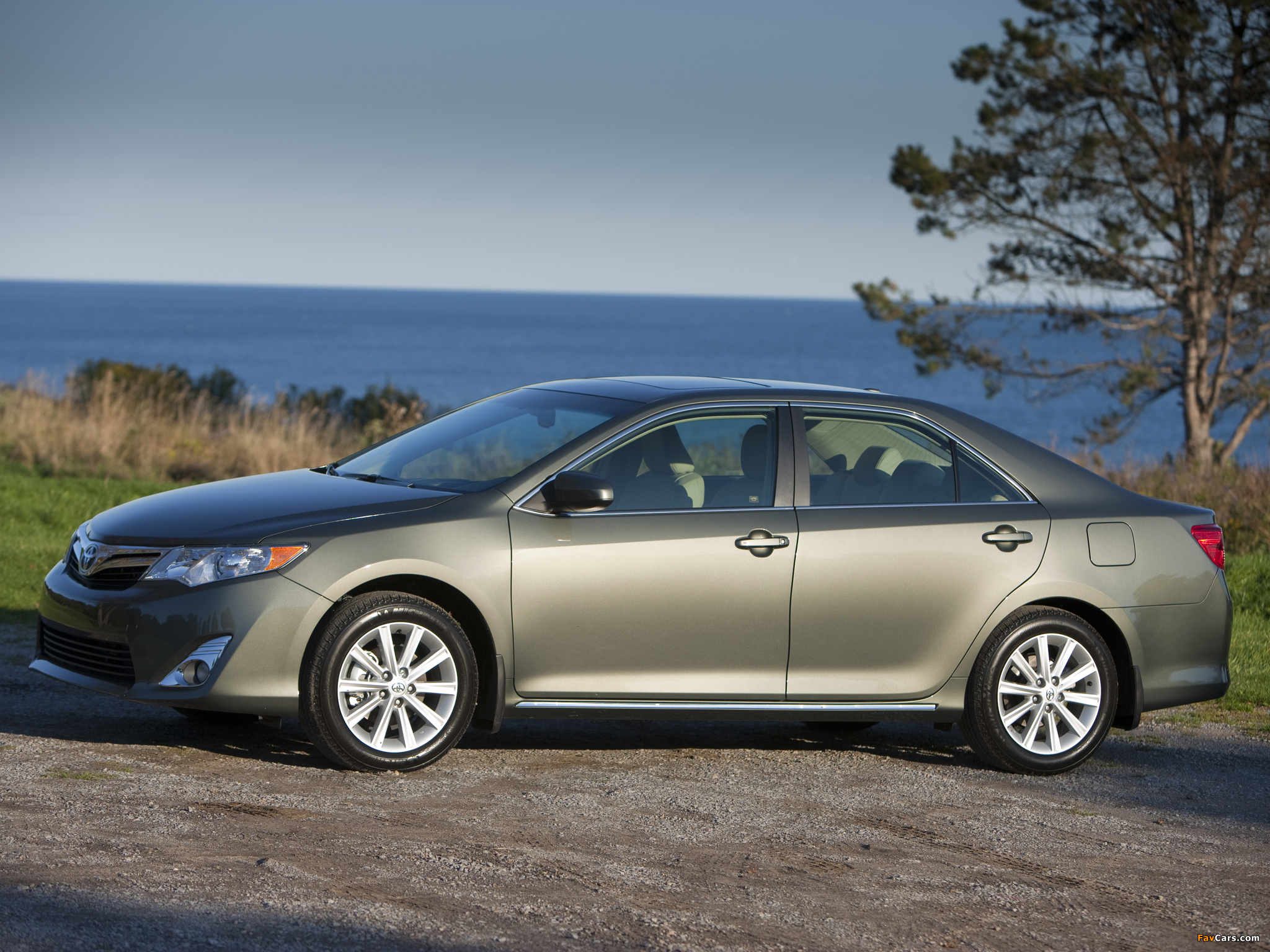 Toyota Camry XLE 2011 images (2048 x 1536)