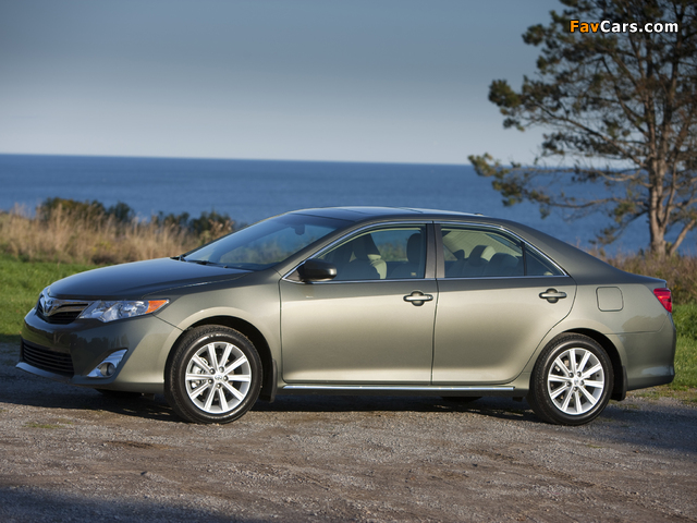 Toyota Camry XLE 2011 images (640 x 480)