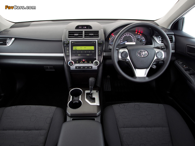 Toyota Camry Altise 2011 photos (640 x 480)