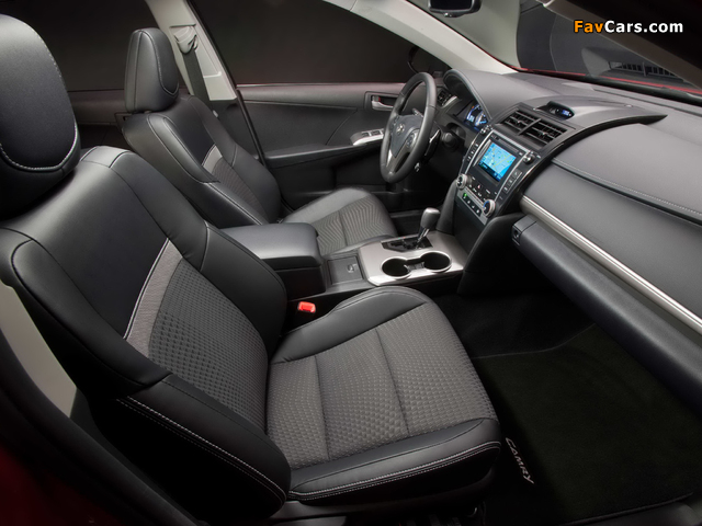 Toyota Camry SE 2011 pictures (640 x 480)