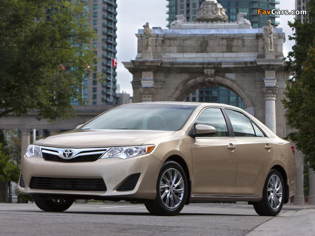 Toyota Camry LE 2011 wallpapers (640 x 480)