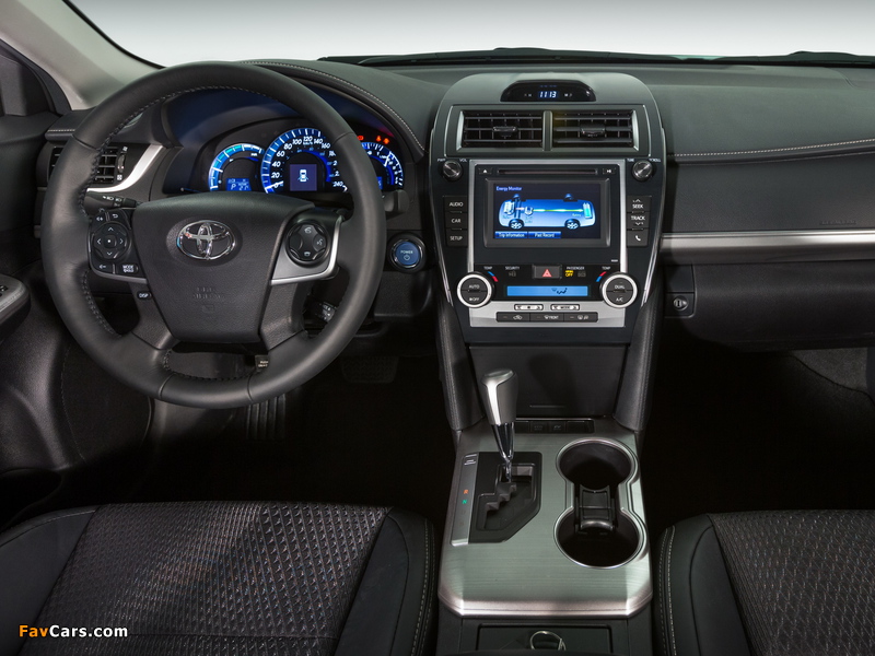 Toyota Camry Hybrid SE 2014 images (800 x 600)