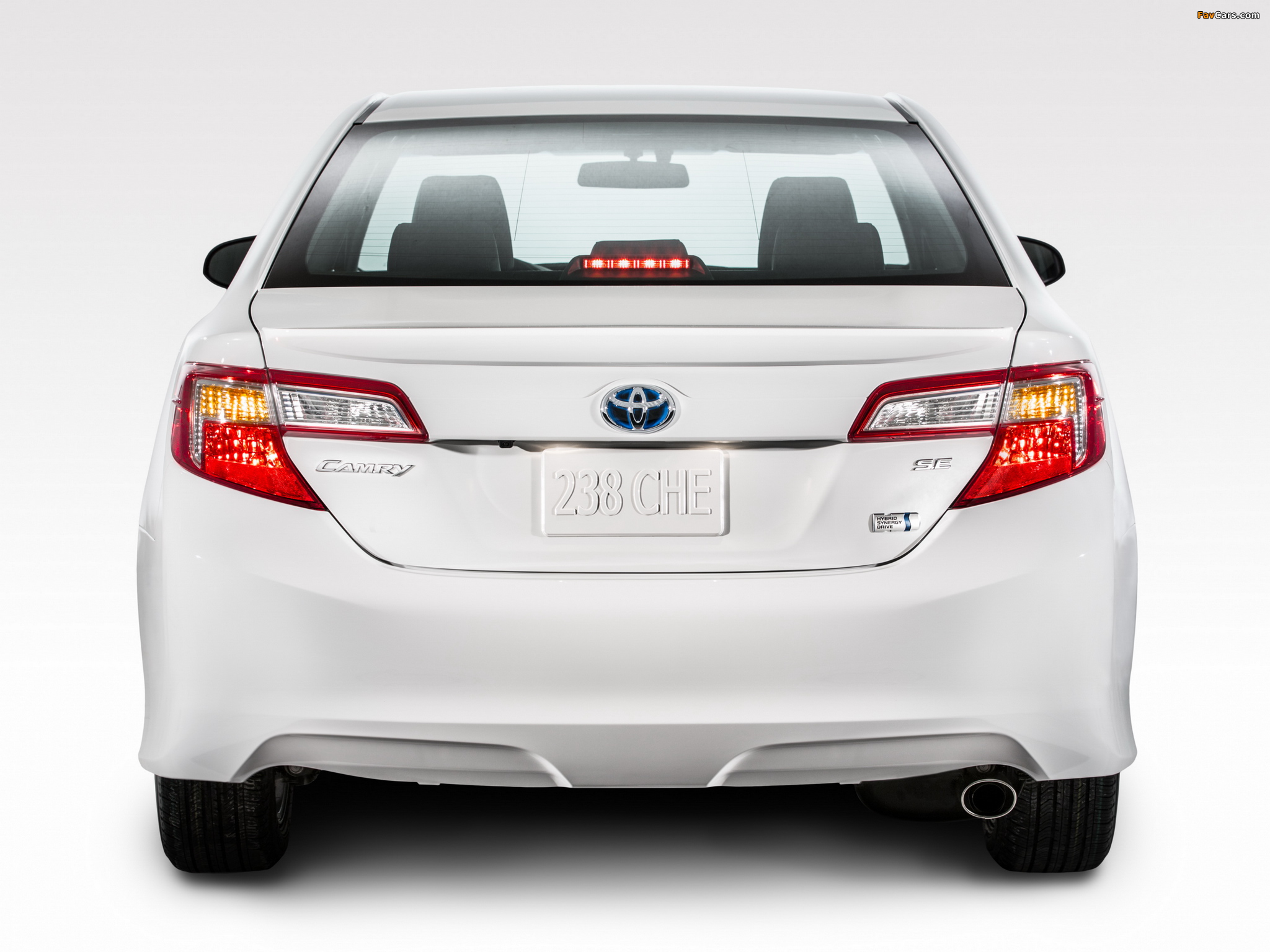 Toyota Camry Hybrid SE 2014 pictures (2048 x 1536)
