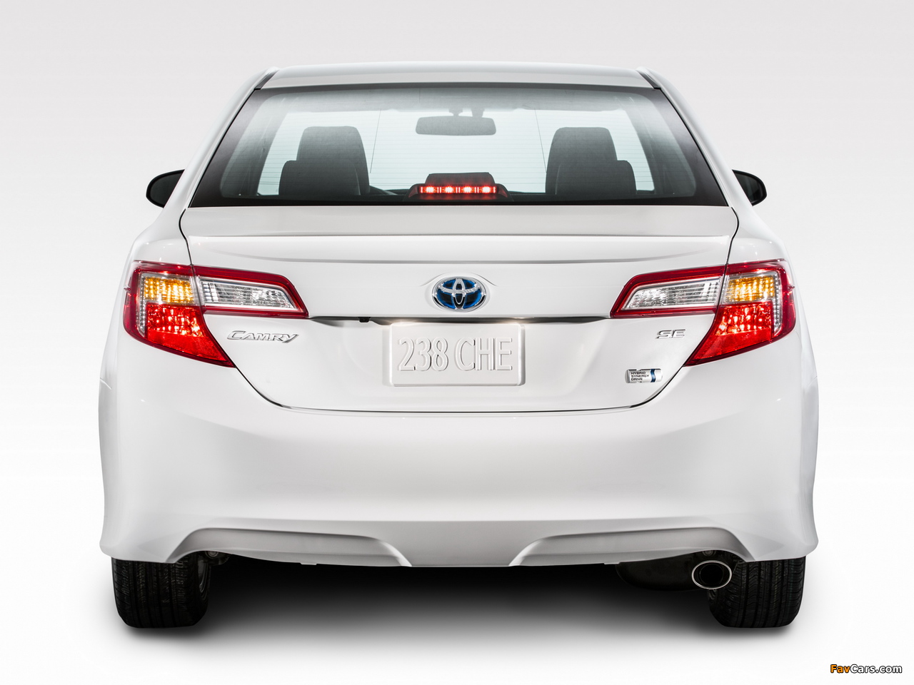 Toyota Camry Hybrid SE 2014 pictures (1280 x 960)