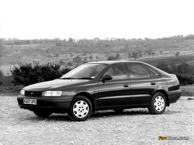 Toyota Carina E Liftback UK-spec (ST190) 1992–95 pictures (640 x 480)