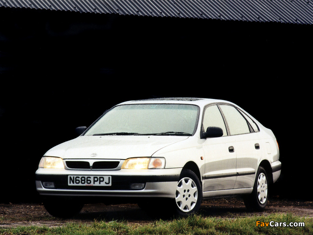Toyota Carina E Liftback UK-spec 1996–97 photos (640 x 480)