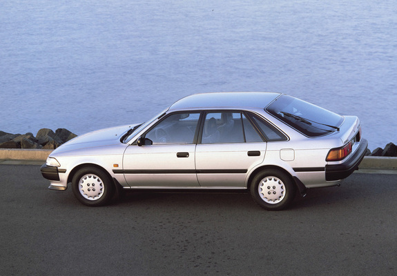 Toyota Carina II Liftback (T170) 1988–92 pictures