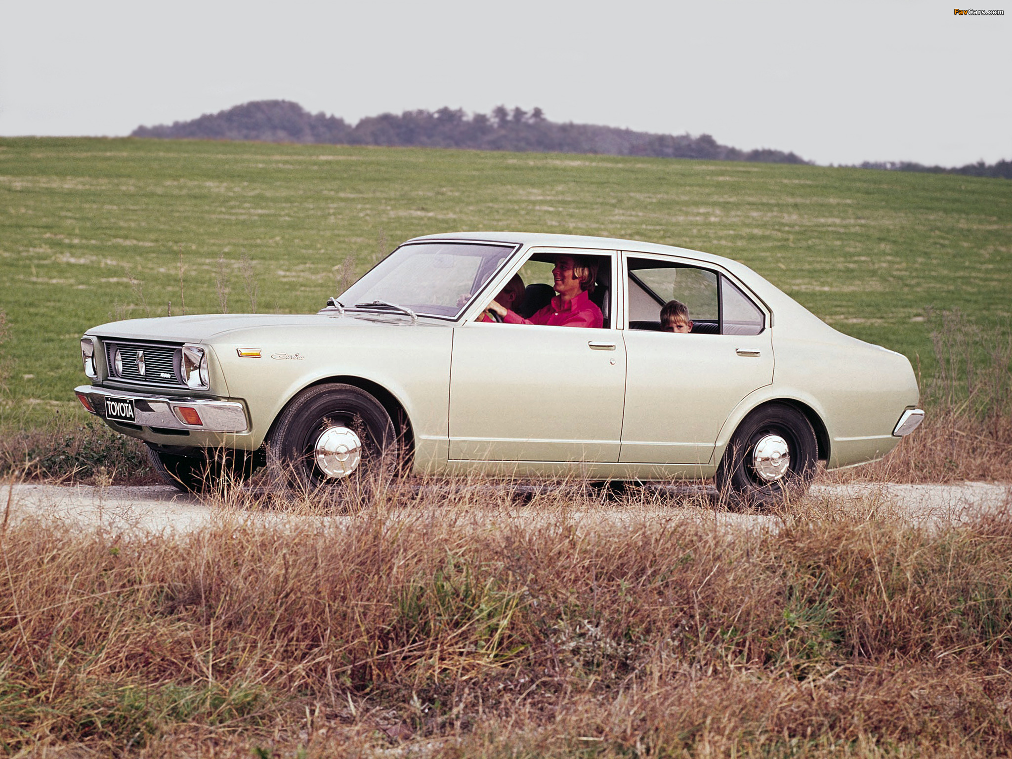 Toyota Carina 1600 4-door Limousine EU-spec (TA12) 1971–72 wallpapers (2048 x 1536)