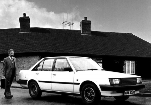Toyota Carina 1.6 GL Saloon UK-spec (TA61) 1982–84 pictures