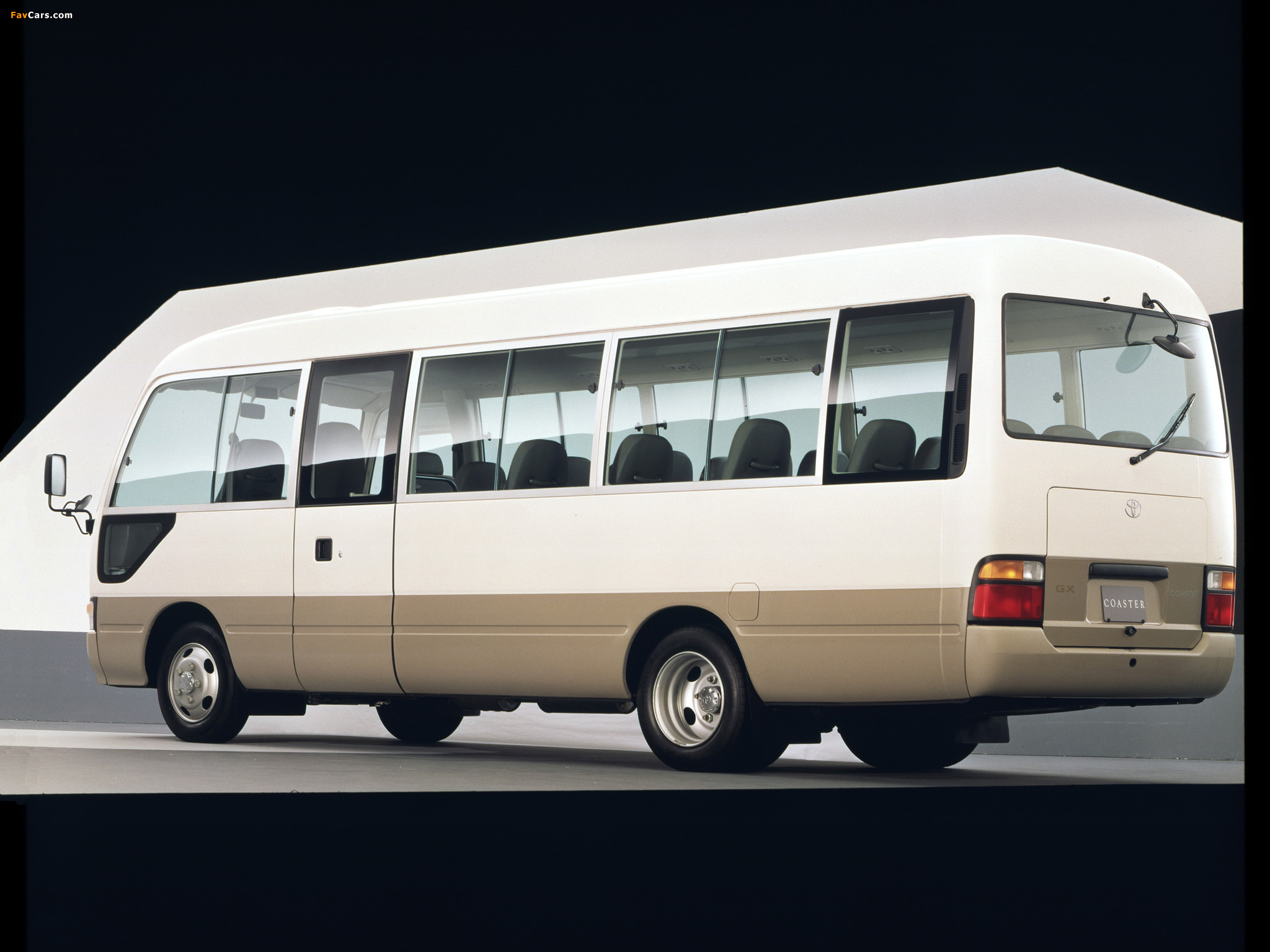 Pictures of Toyota Coaster JP-spec (B50) 1992–2001 (2048 x 1536)