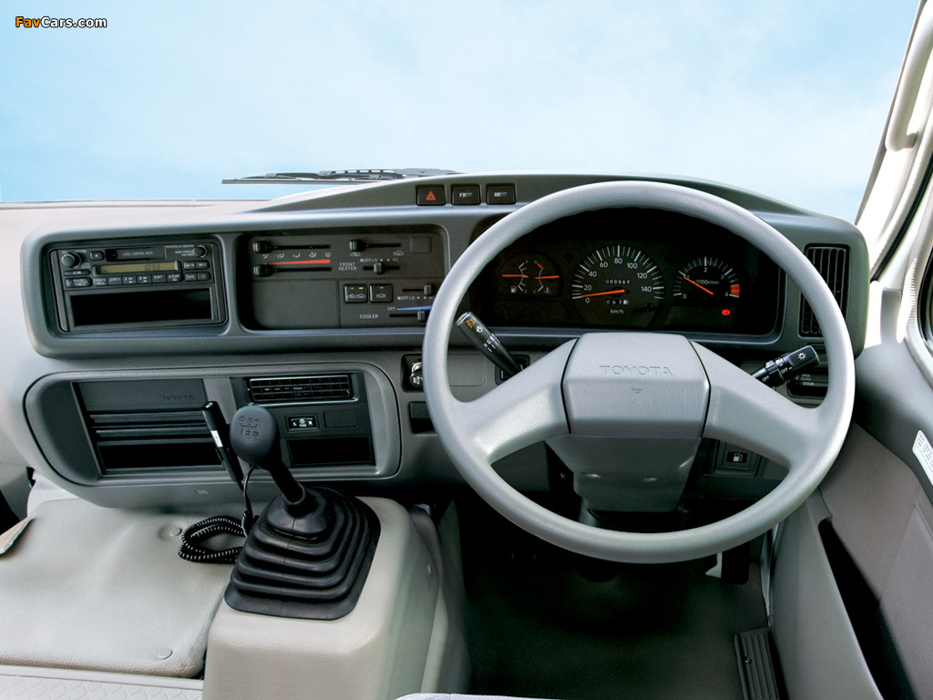 Toyota Coaster JP-spec (B50) 1992–2001 images (1024 x 768)