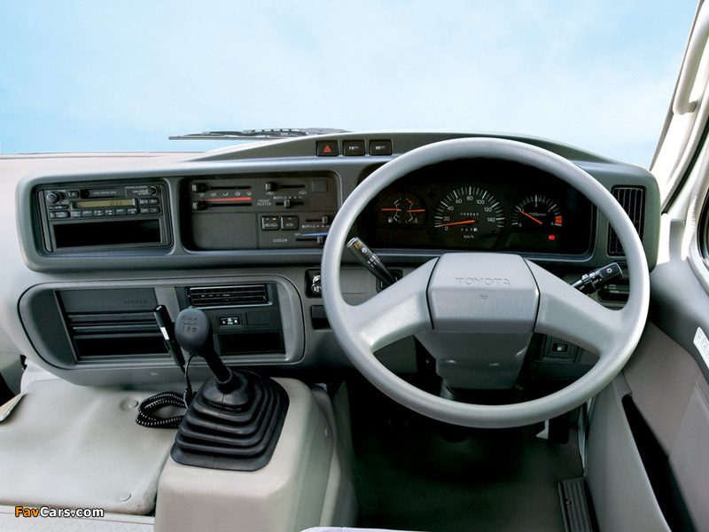 Toyota Coaster JP-spec (B50) 1992–2001 images (800 x 600)