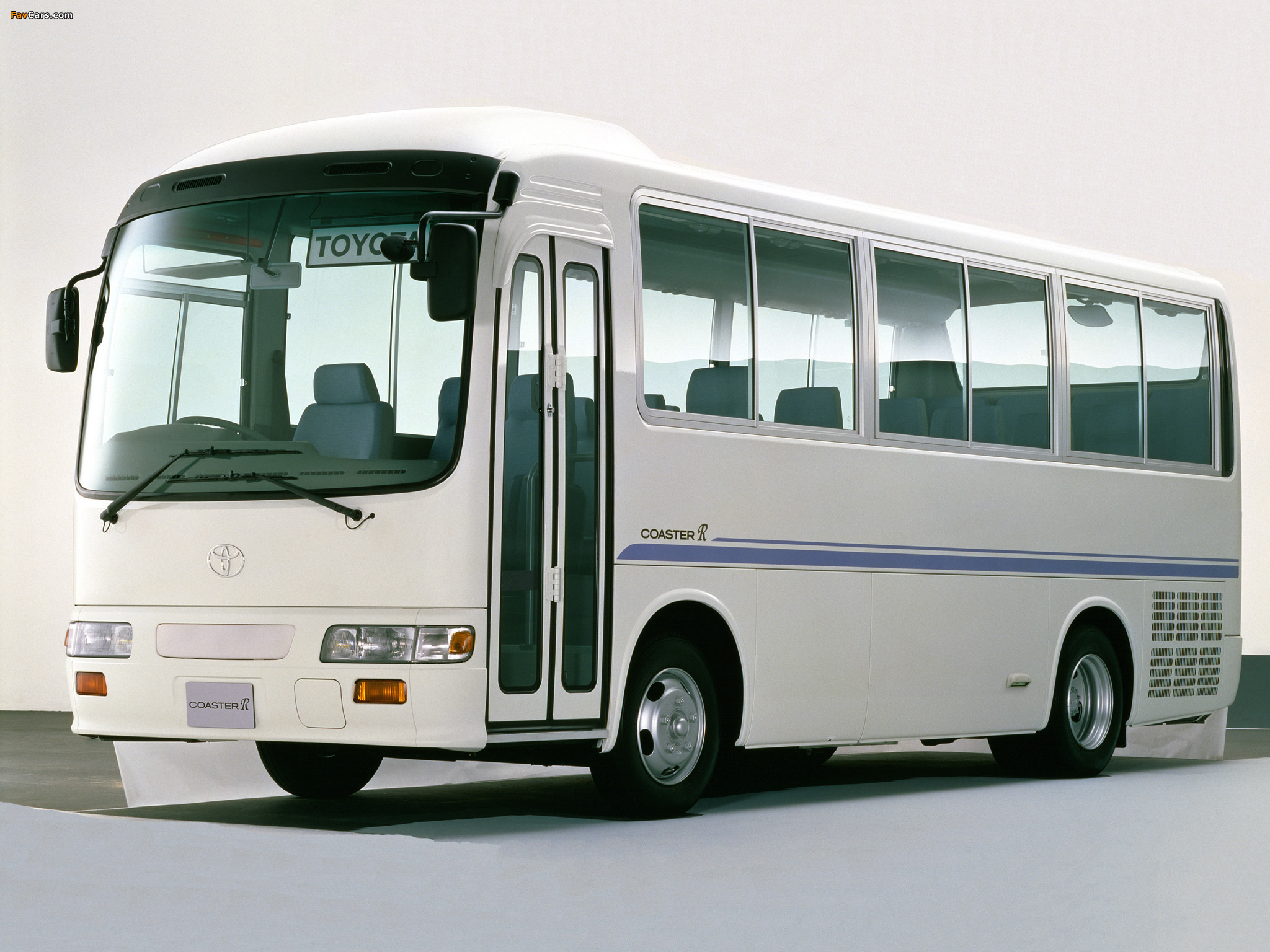 Toyota Coaster R (RX4JF) 1996–2004 images (2048 x 1536)