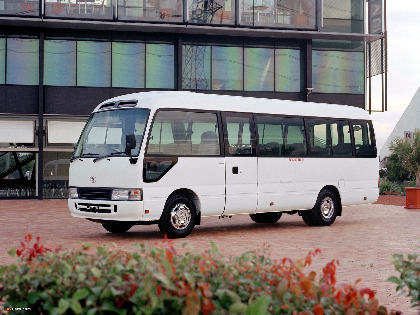 Toyota Coaster JP-spec (B50) 2001–07 pictures (1600 x 1200)