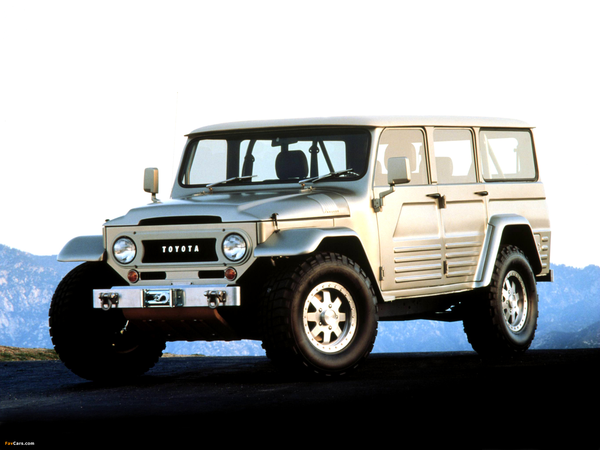 Pictures of Toyota Land Cruiser FJ45 Concept 2003 (2048 x 1536)